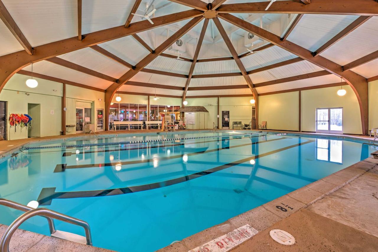 Peaceful Poconos Home With Lake And Pool Access! Long Pond Esterno foto