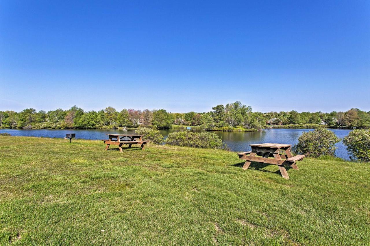 Peaceful Poconos Home With Lake And Pool Access! Long Pond Esterno foto